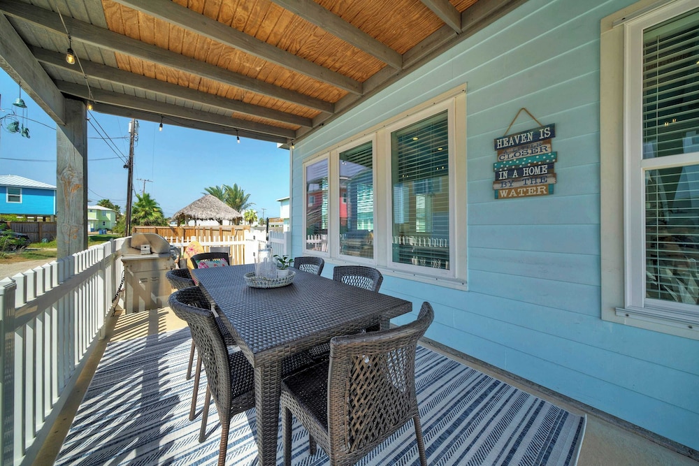 Pool Access, Private Patio Living, Near the Beach Seahorse Cove by Avantstay