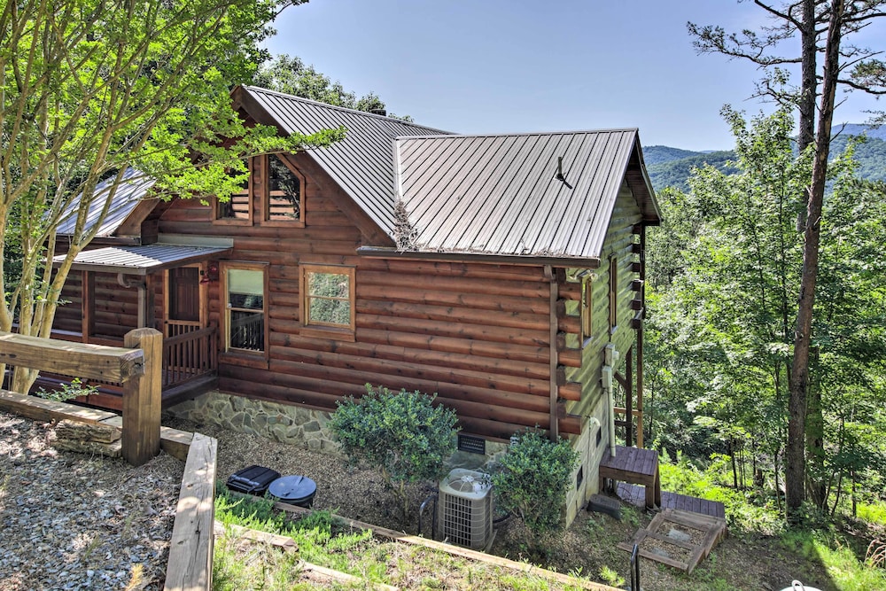 Secluded Blue Ridge Cabin: Walk to Trails! view 3