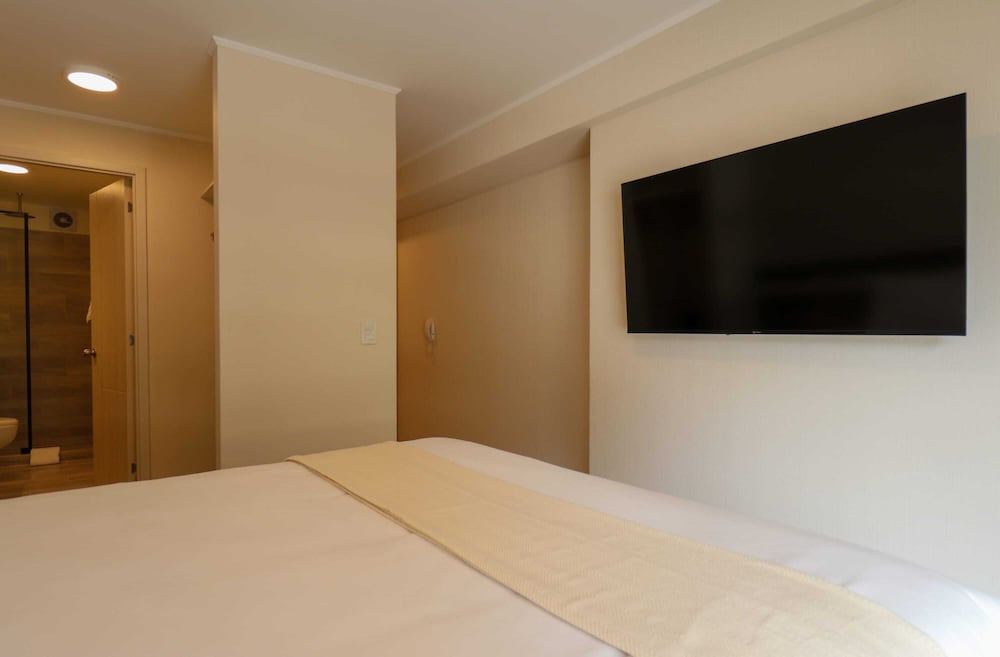 w Exquisite 2BR w Balcony in Miraflores