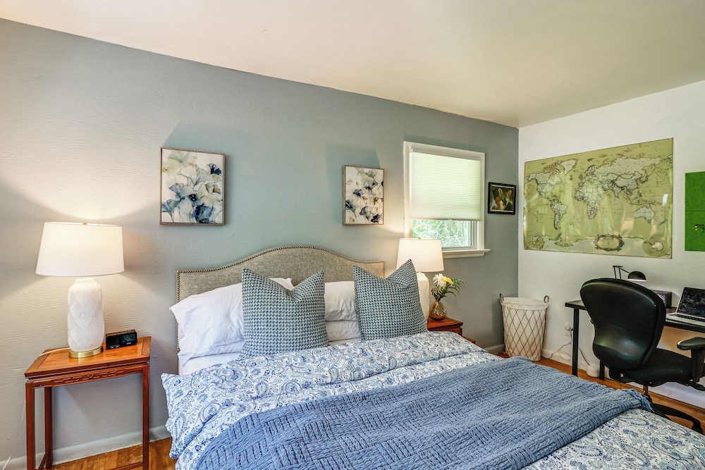 1 Mi to Campus: Princeton Home w/ Furnished Deck