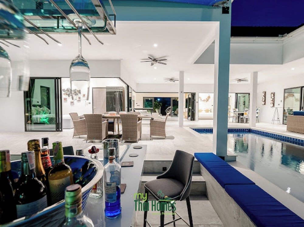 An Exceptional Luxury Villa Offering Amazing Lake View and Refined Living