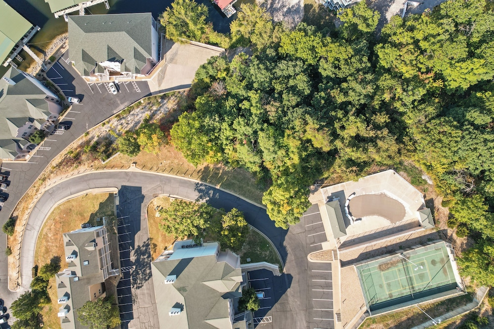 Central Location, Pool Access & Breathtaking Views