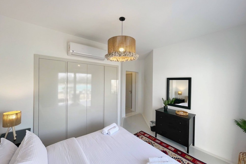 Xuru Stays I Charming & Beautifully Styled 3bdr @ Swan Lake Gouna