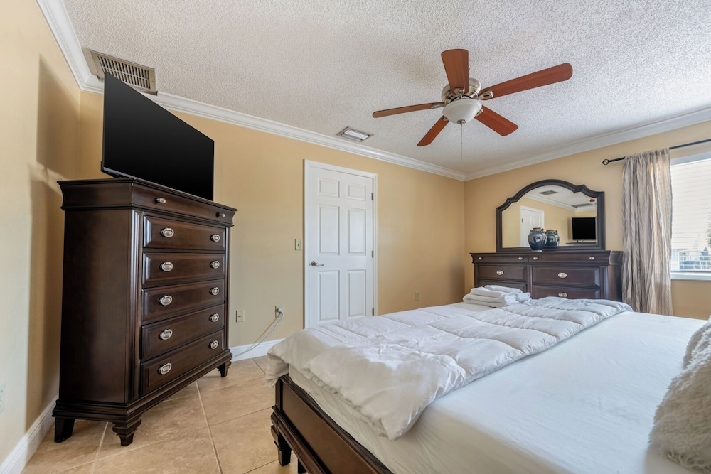 Renovated 3BR Dog Friendly Pond View W/D