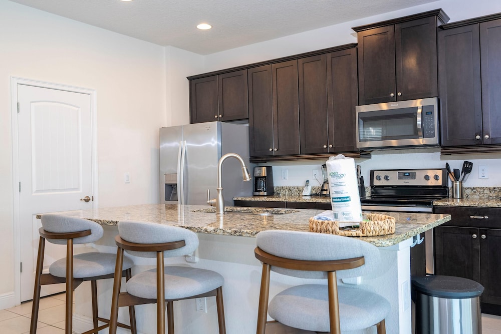 510 BS - 5BD Elegant Escape: Private Haven