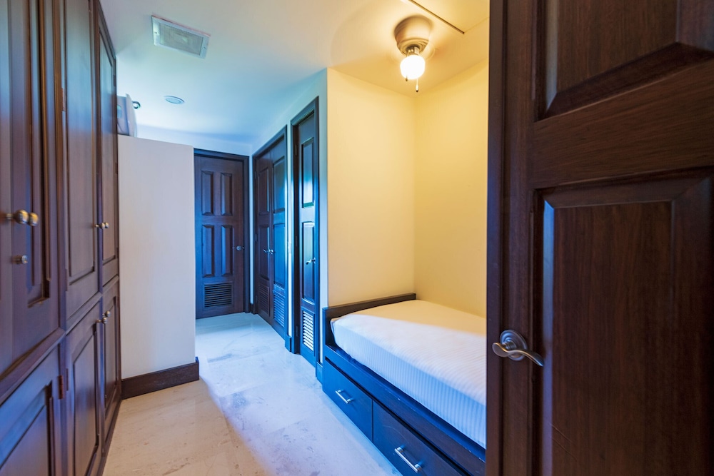 Gorgeous 4 Bedroom Condo - Property Image 22