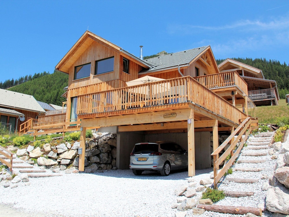 Majestic Chalet With Sauna and Whirlpool