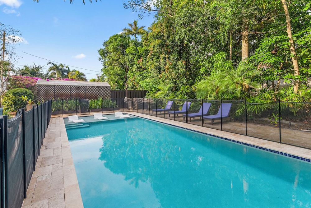 2 Mansions with Pool in West Palm Beach