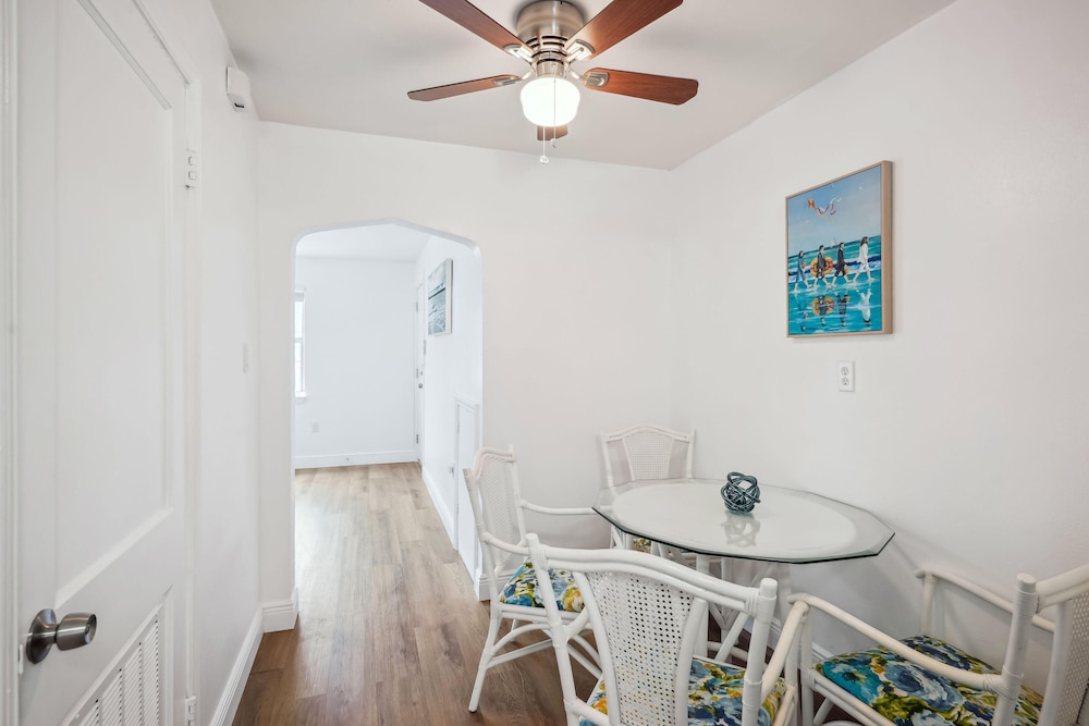 Beach Livin 2 - 1 Bedroom Downstairs
