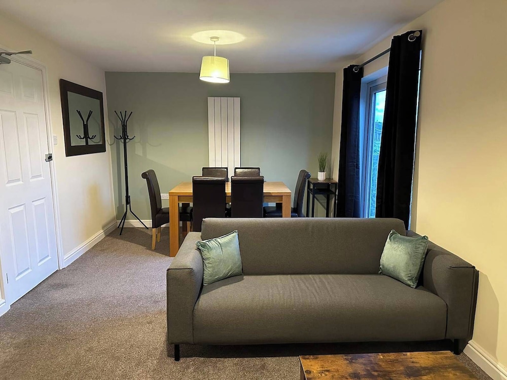 2br-sleeps6-parking-petsok-balcony-countryside