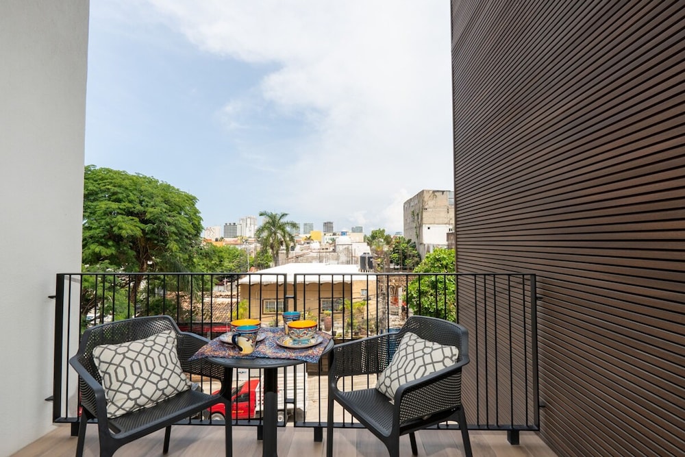 A Amenities Location Sleeps 6