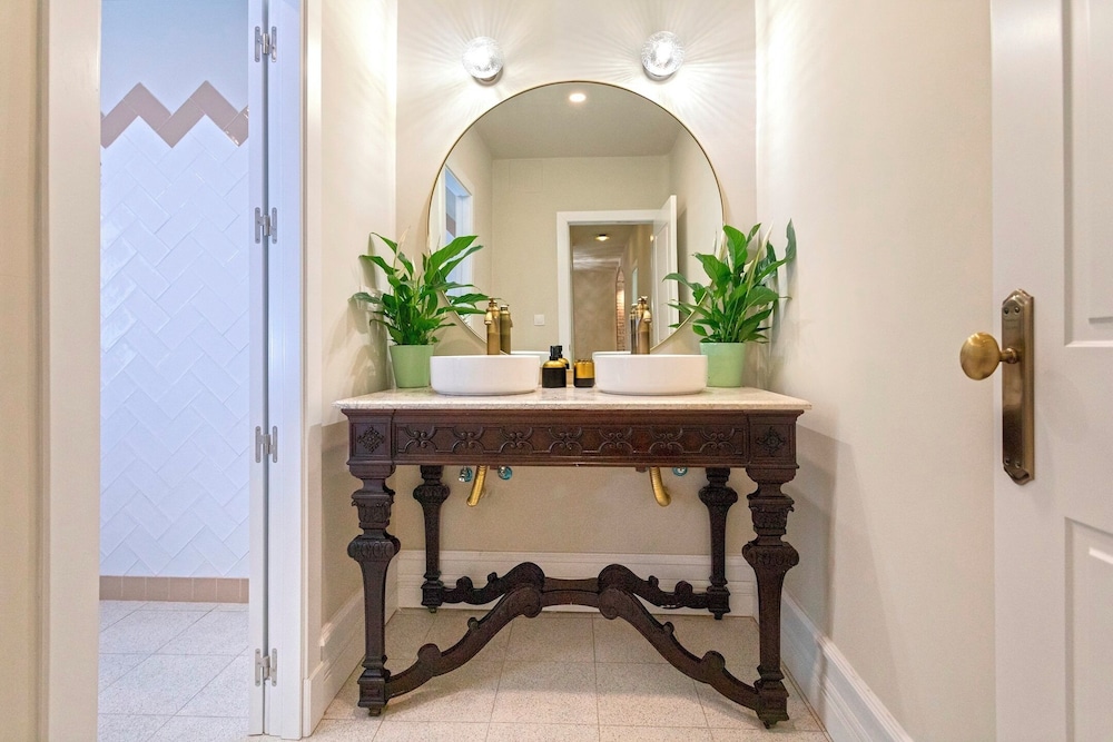 Wonderful 5-bedroom Apart in Granada. Recogidas II