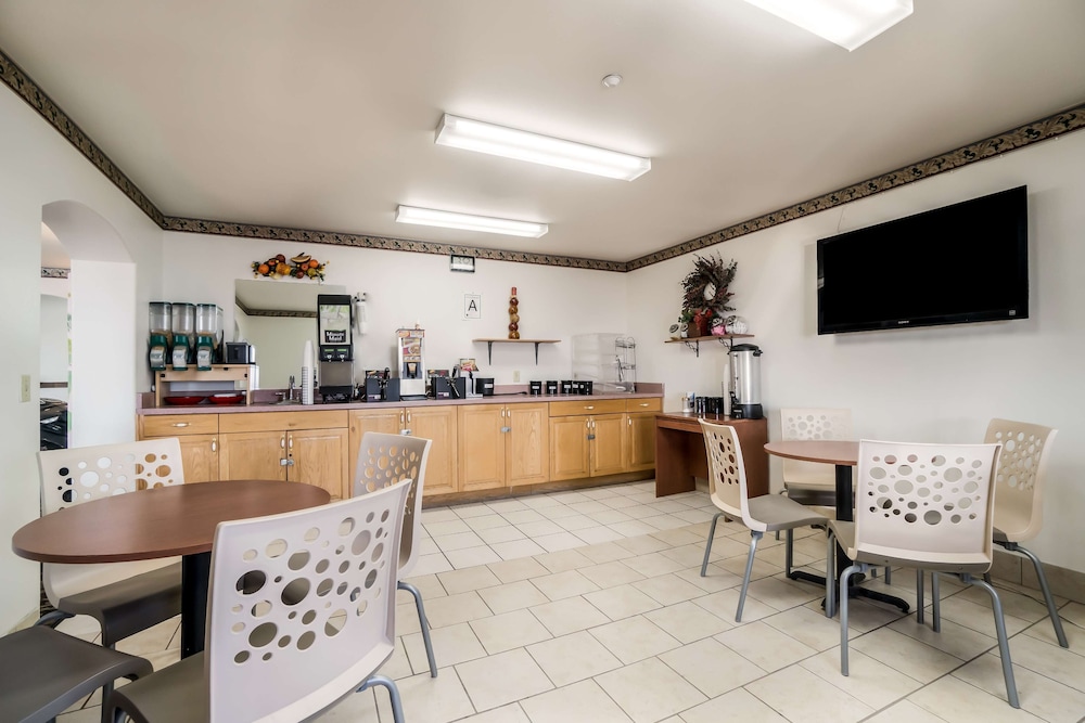 Green River Vacations - Americas Best Value Inn Green River - Property Image 8