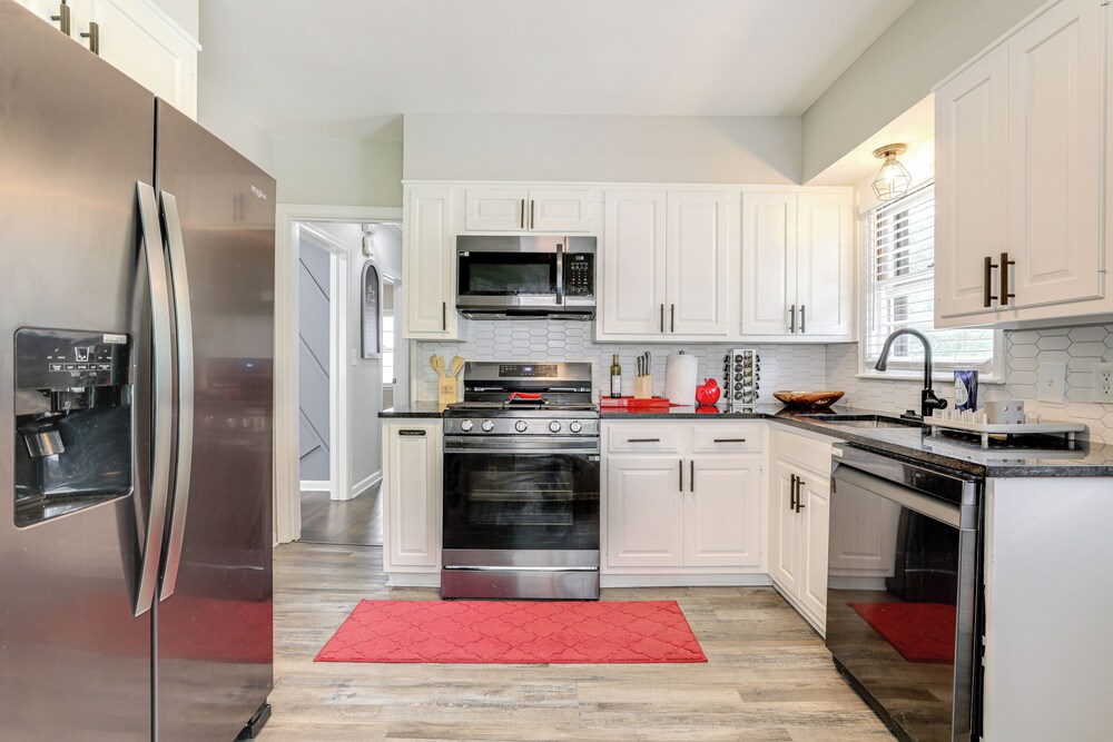 Updated Piedmont Heights Apt - 5 Mi to Dtwn Atl!