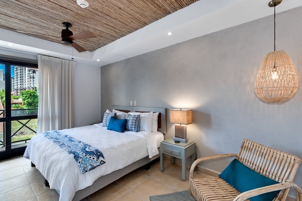 Amazing Seaside Penthouse With Rooftop Terrace view 2