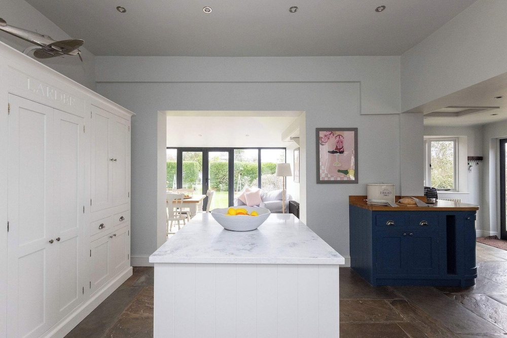 Victorian House Sleeps 14 Pool and Gardens