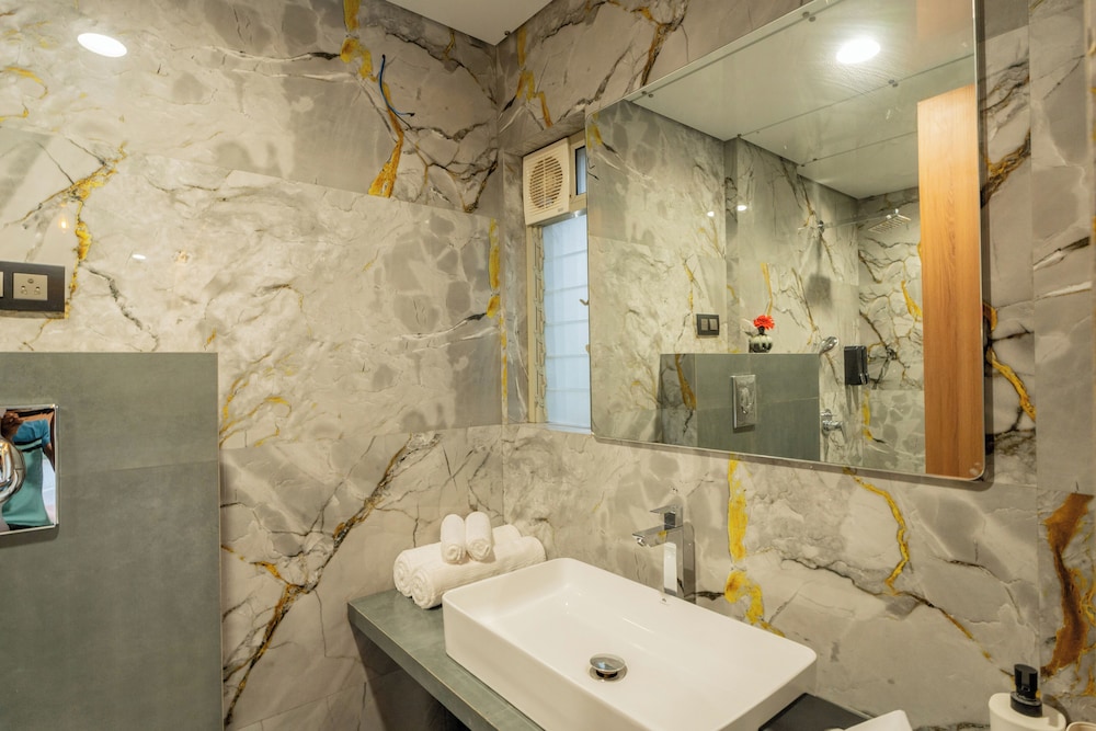 Alaya Stays - Imperial Calista 4BHK near Khandala Hills