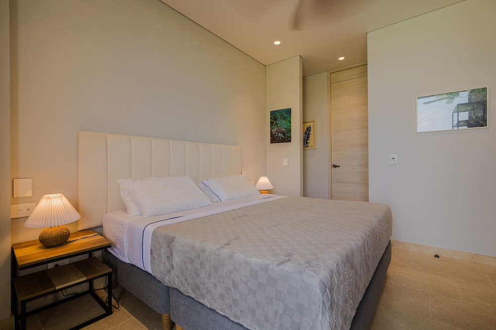 2BR 5 Guests Private Balcony and Shared Pool
