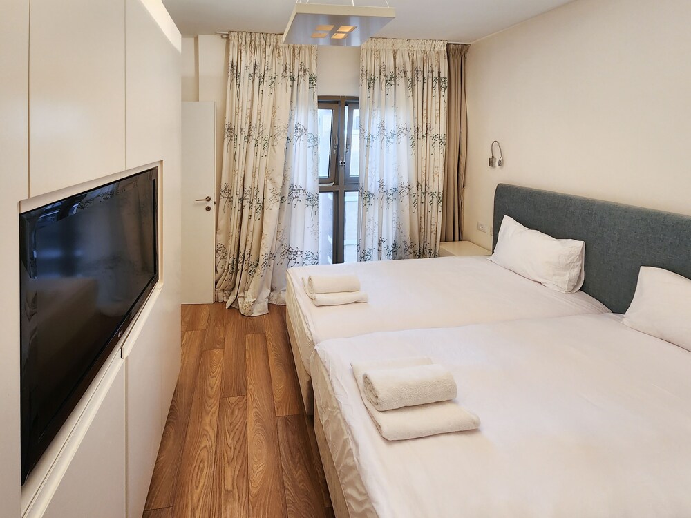 Holiday Luxury Home by FeelHome view 5