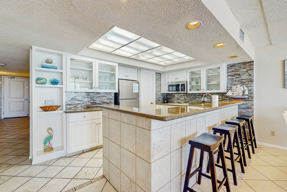 3BR Condo - 10th Floor w/ Amazing View & Amenities