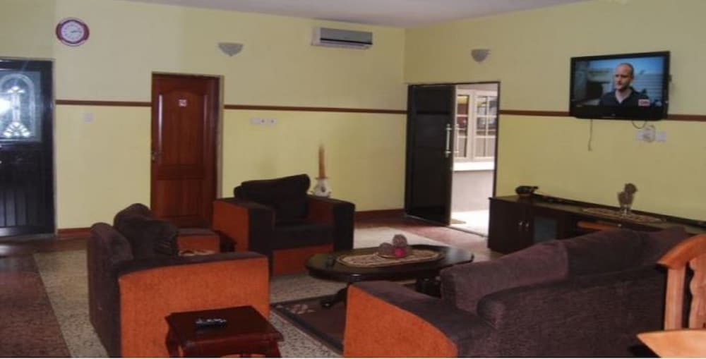Collington Furnished Apartment Chalet
