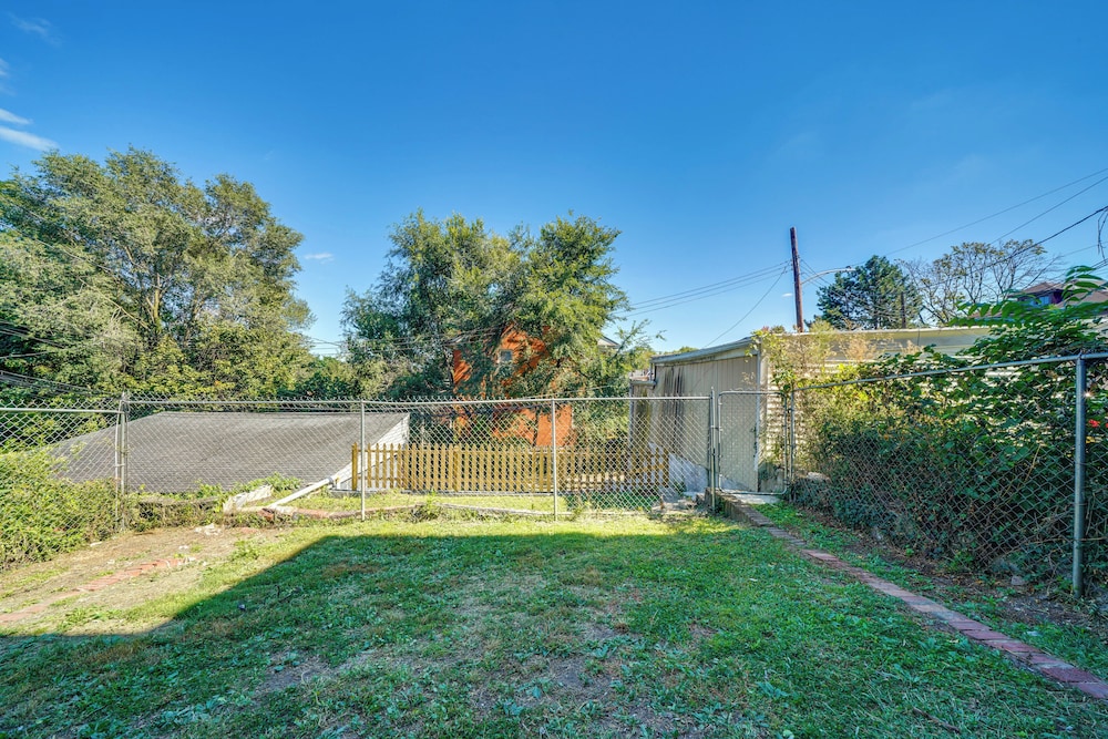 4 Mi to Dtwn: Pet-friendly Home in Pittsburgh