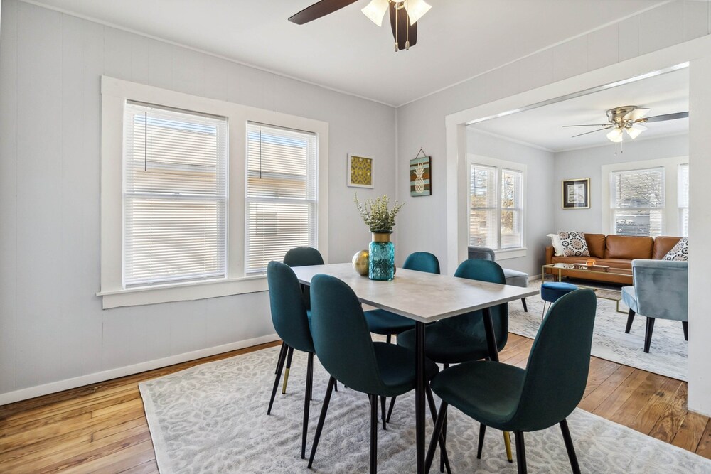 Charming Bungalow In Mckinney Walk To Downtown 2 Bedroom Bungalow