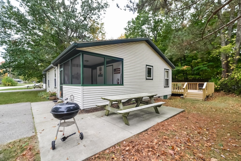 Goshorn Lake Cottages
