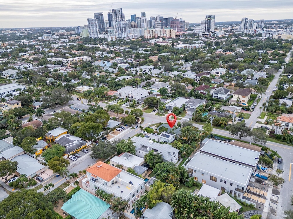 Uhost AI 4-unit Gem Mins to Las Olas Beach