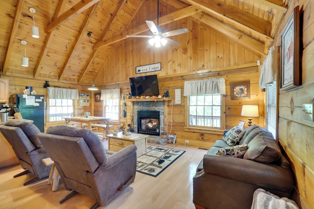 Hot Tub & Deck! 'bear Hugs Cabin' Near Gatlinburg