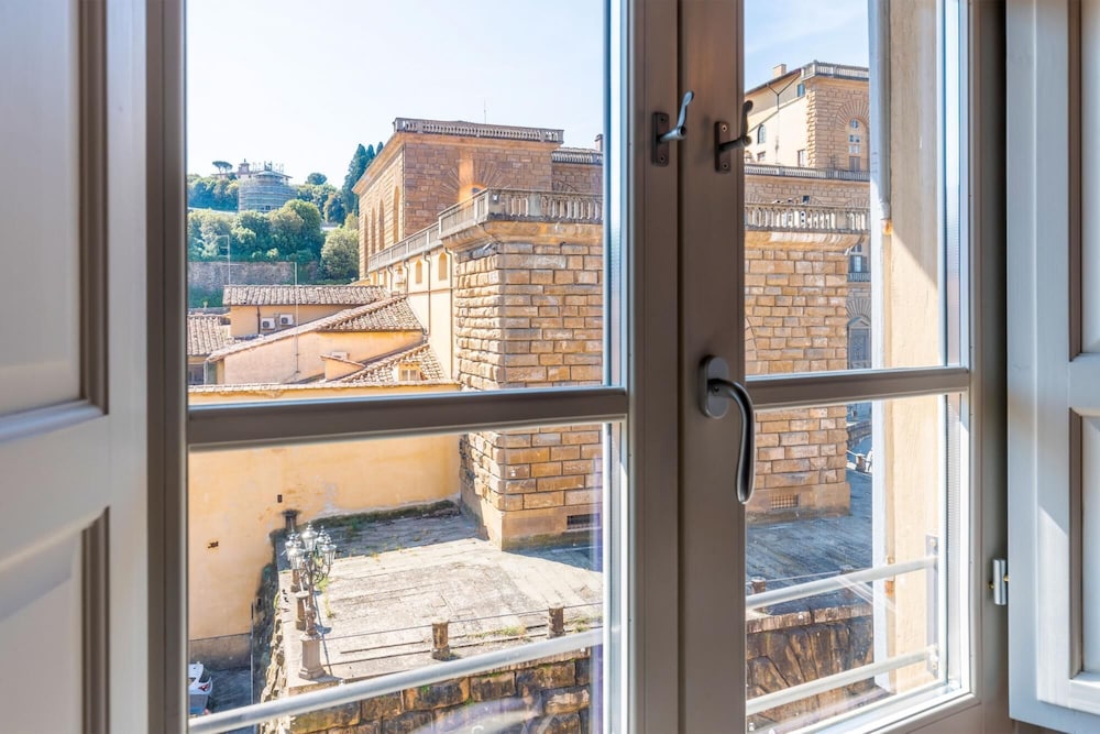 Impressive 4 Bedroom Apartment in Front of Pitti Palace Piazza Pitti I