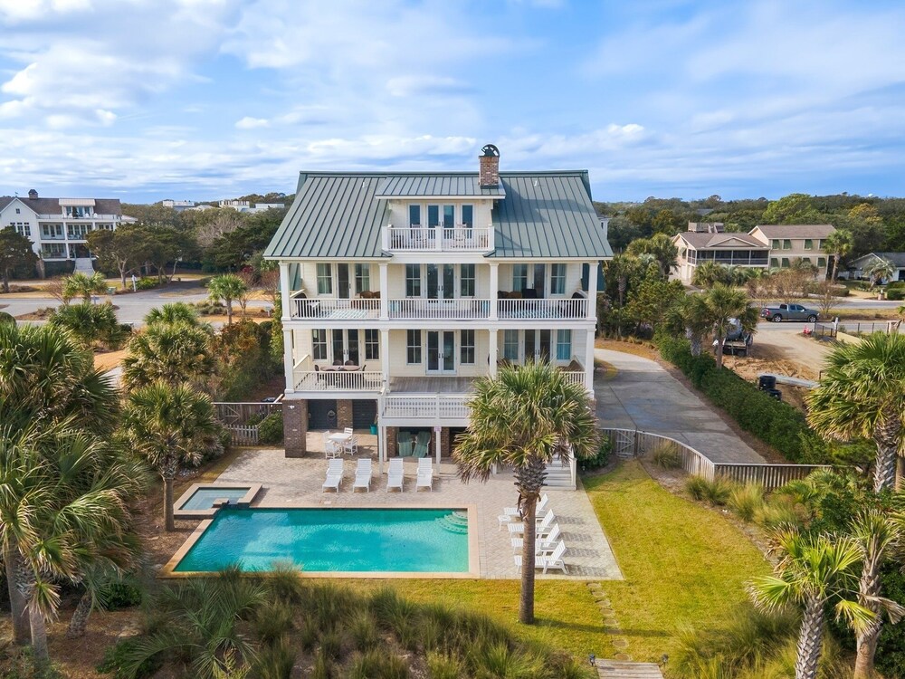 Sun And Solitude 7 Bedroom Home
