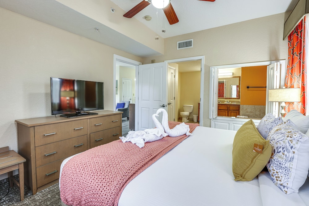 Poolside Oasis: 7 Mi to Disney & Universal