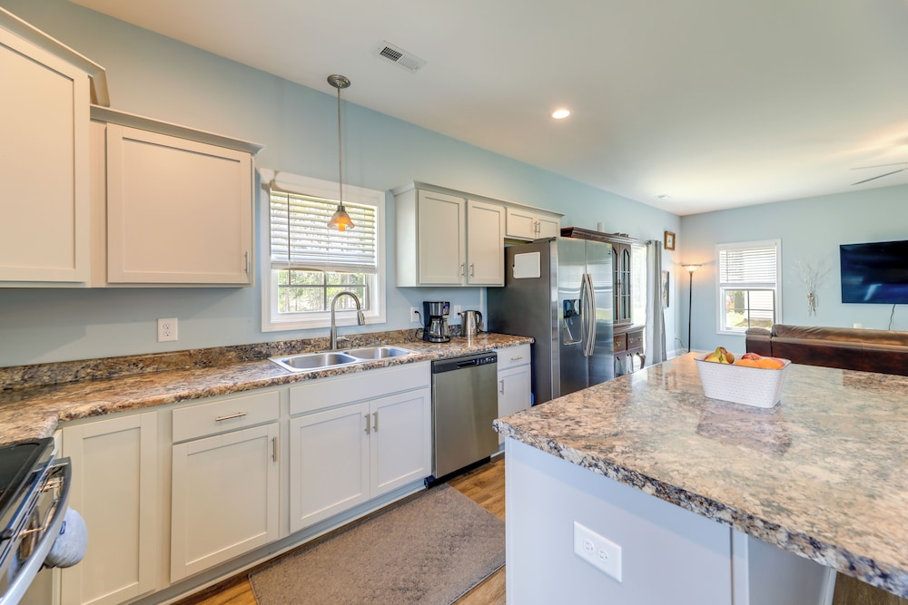 Holly Ridge Vacation Rental ~ 5 Mi to Beach