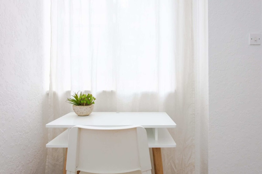 Contemporary 2 Bedroom Flat in Bayswater