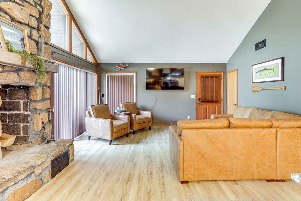 Steps to White River: Cabin Retreat w/ Dock Access