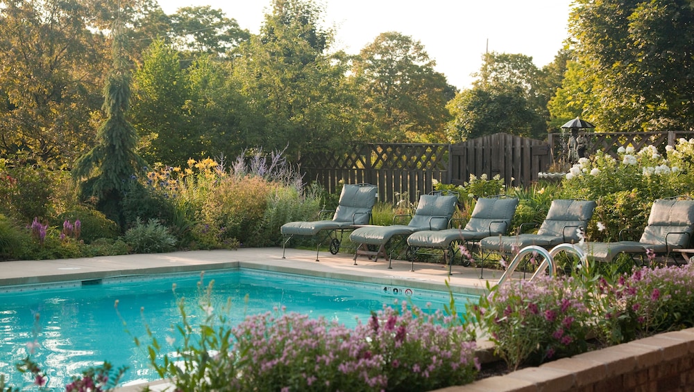 Chanticleer Guest House