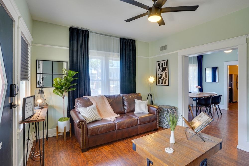 1 Mi to Dtwn! Bright Long Beach Apartment