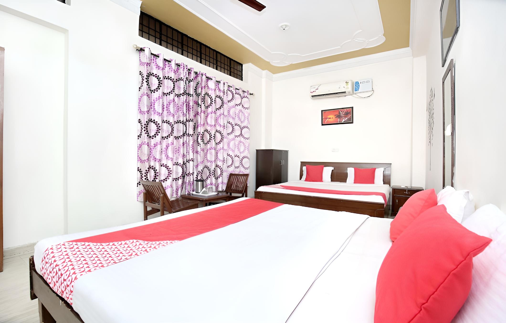 OYO 4738 Hotel Re-Birth view 5