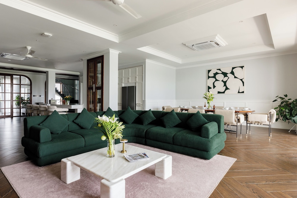 Mayfair Place