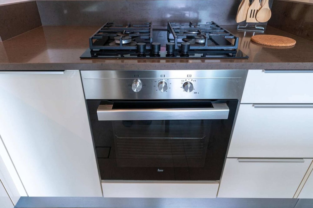 Stunning 1BD Apartment 15mins to Marina Promenade!
