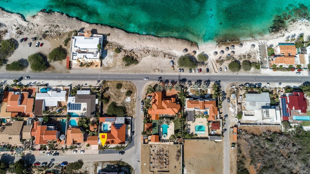 NEW Modern Cozy Studio Walking Distance to Beach