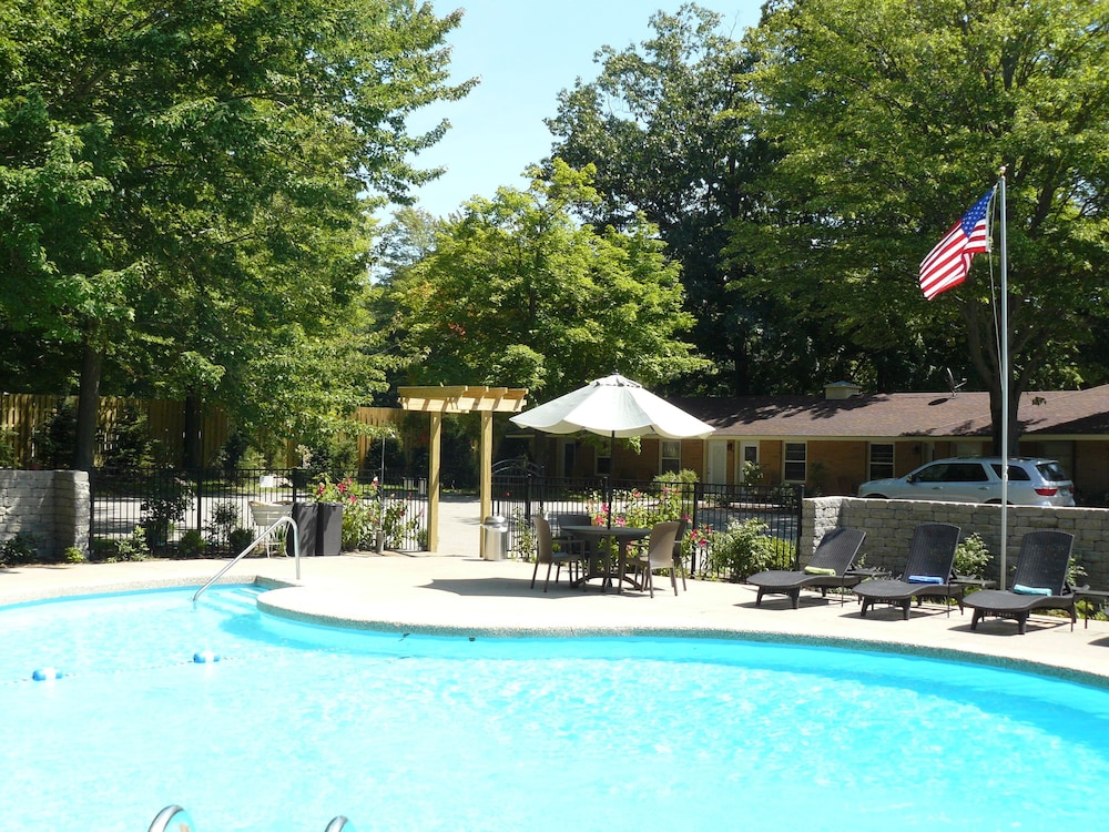 The Saugatuck Retro Resort Motel - Property Image 16