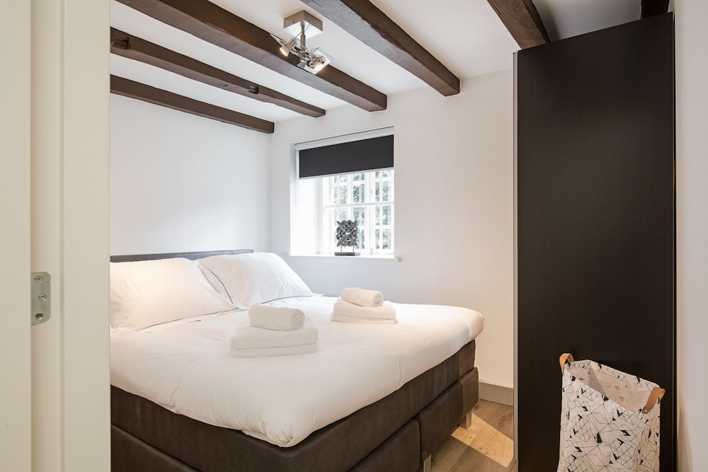 Canal Garden Apartment 11
