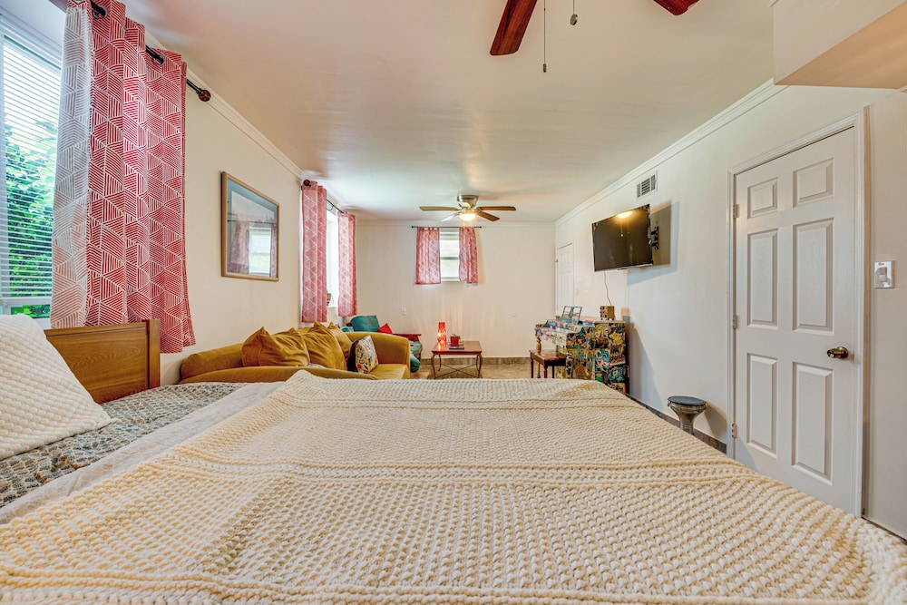 1 Mi to Train: ATL Area Apt w/ Patio & Shared Yard