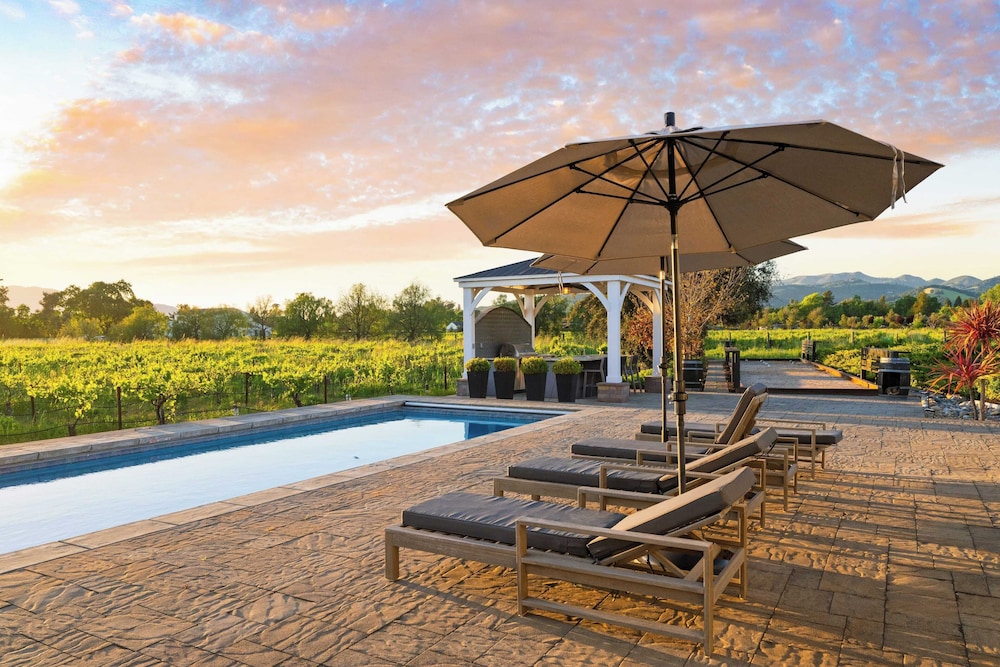 Chic Sonoma Oasis w/ Pool, Bocce, Hot Tub + Minutes to Downtown