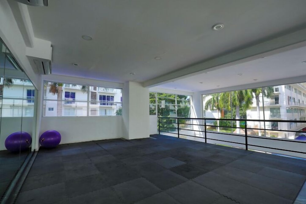 Spacious Condo with Gym & Pool Cancun