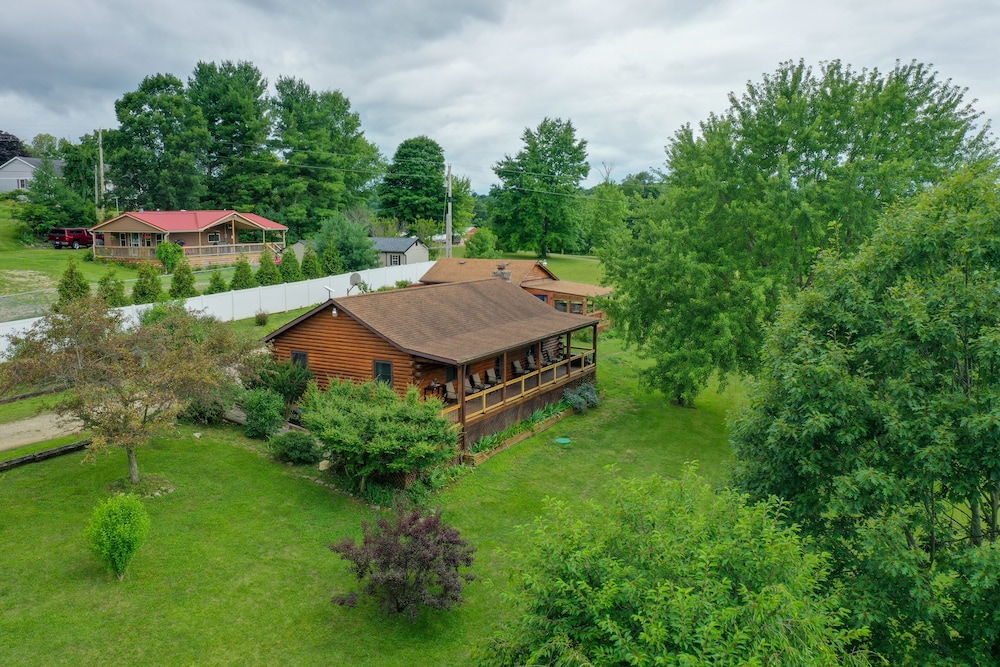 Cozy Brookville Home w/ Fire Pit & Deck! view 4