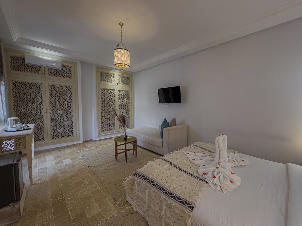 Riad Tonaroz Gold