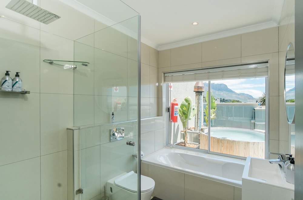 The Argyle Camps Bay - Pool 5 Mins to Beach